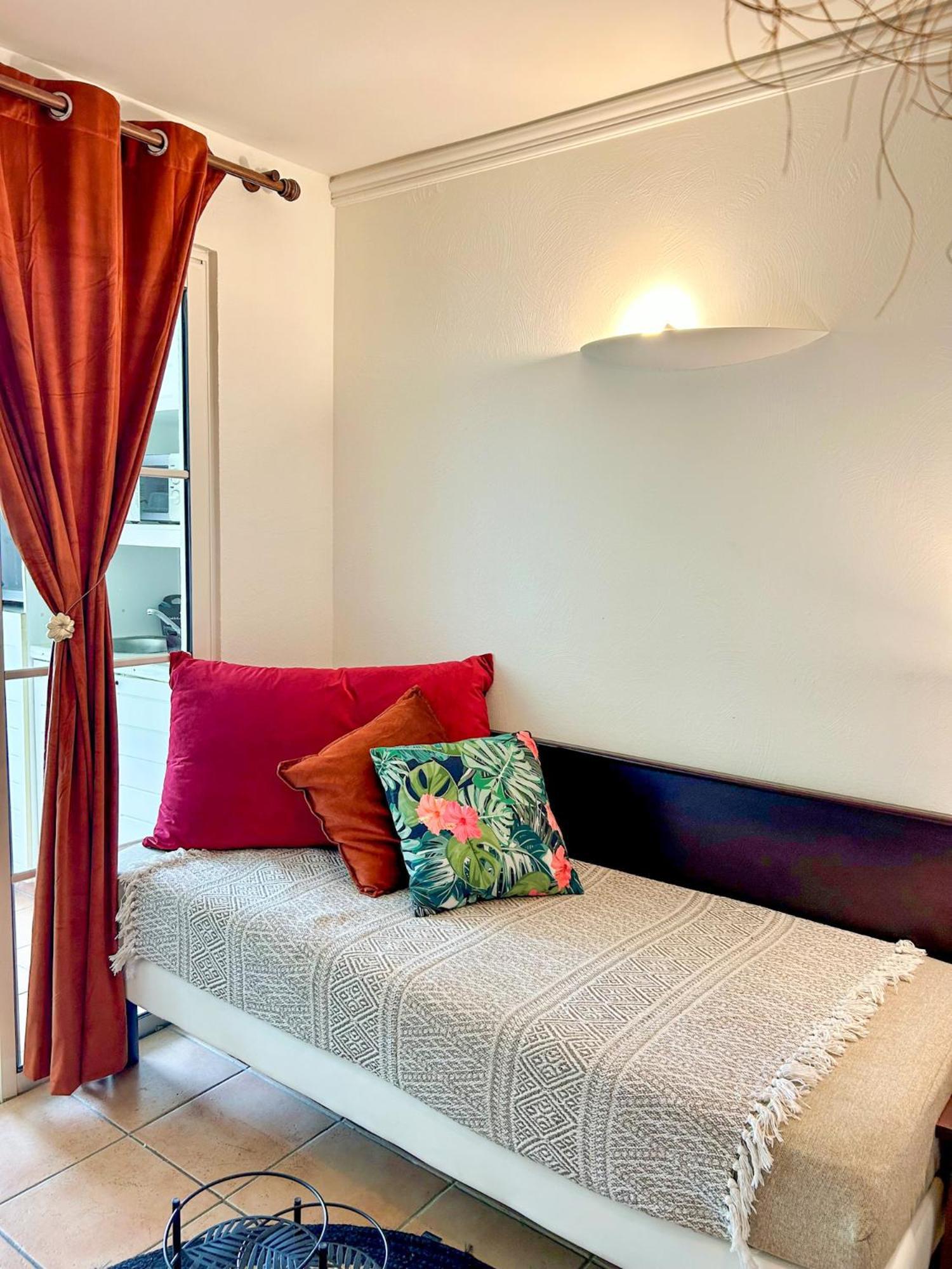 Sublime Vue Et Volcan , Pierre Et Vacances, Gwadapaye Appartement *